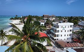 Aluna Beach Apartments